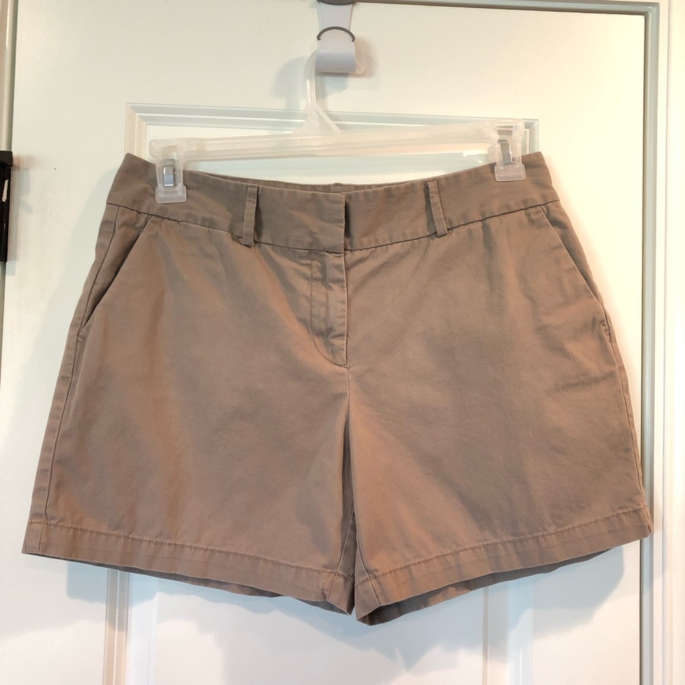$ Ann Taylor Loft Tan Chino Shorts Size 8
